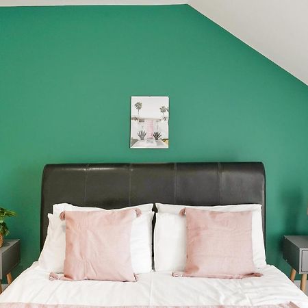 Lovely 4 Bed With Ensuite Free Wifi Off Street Parking In Sutton Morden  外观 照片