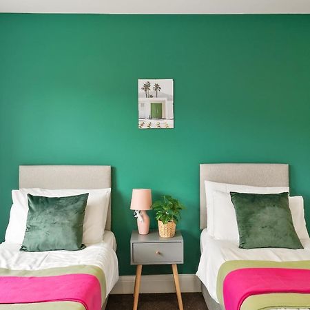Lovely 4 Bed With Ensuite Free Wifi Off Street Parking In Sutton Morden  外观 照片