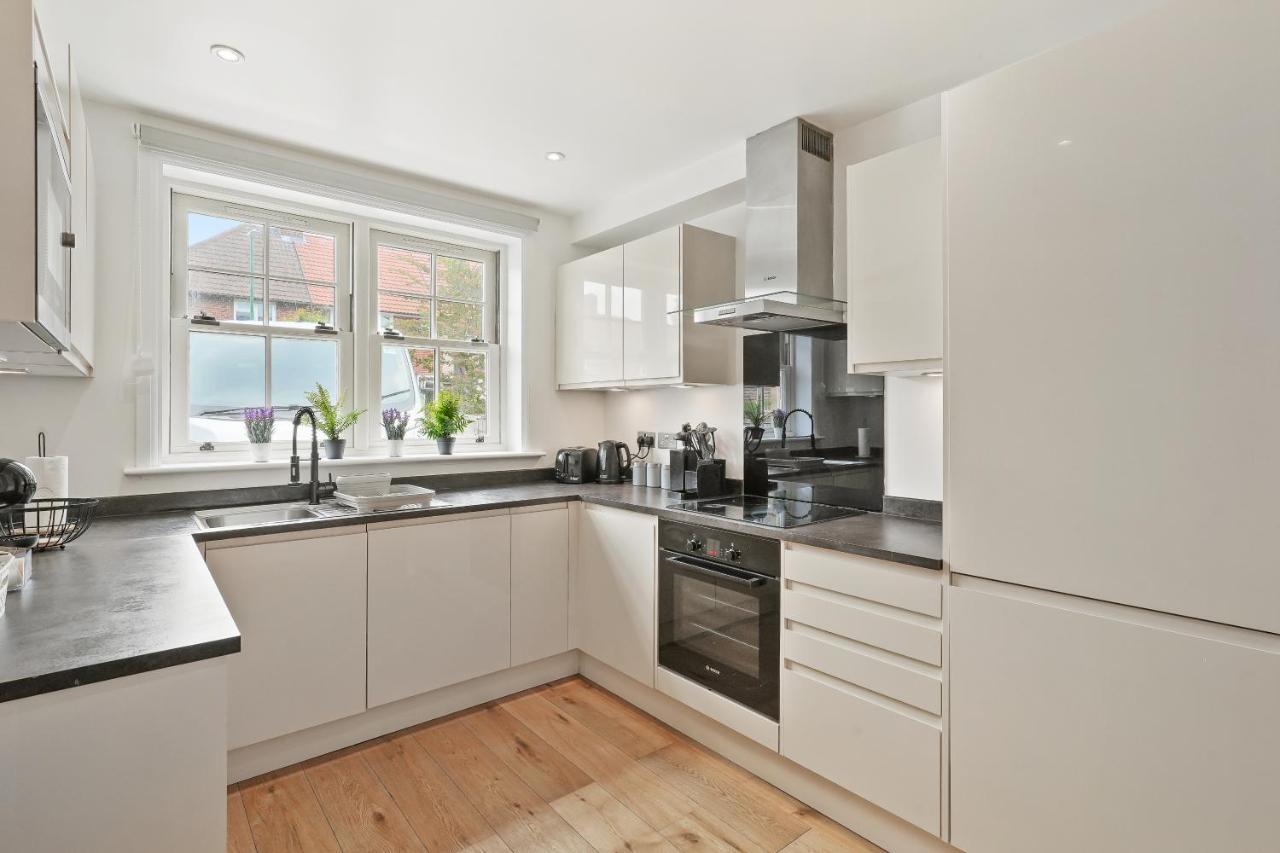 Lovely 4 Bed With Ensuite Free Wifi Off Street Parking In Sutton Morden  外观 照片