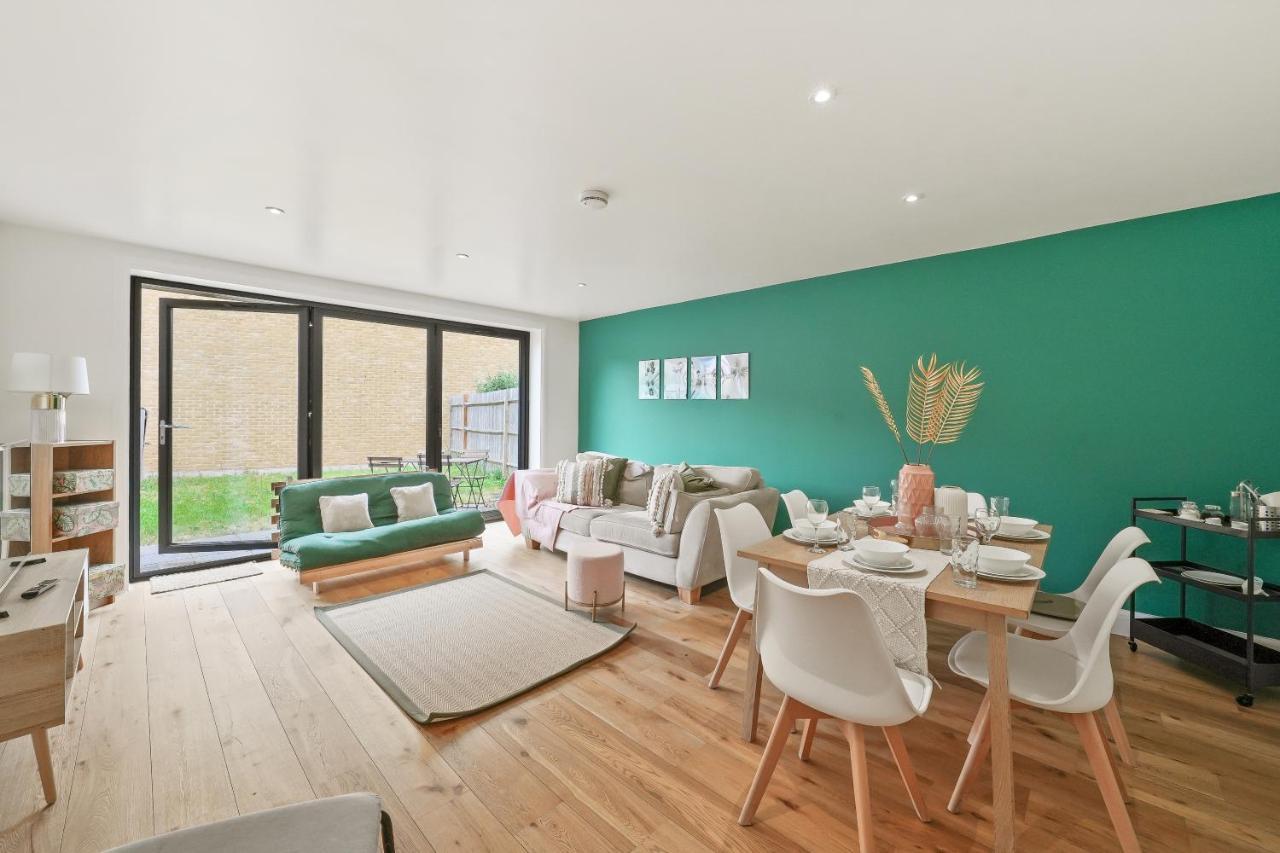 Lovely 4 Bed With Ensuite Free Wifi Off Street Parking In Sutton Morden  外观 照片