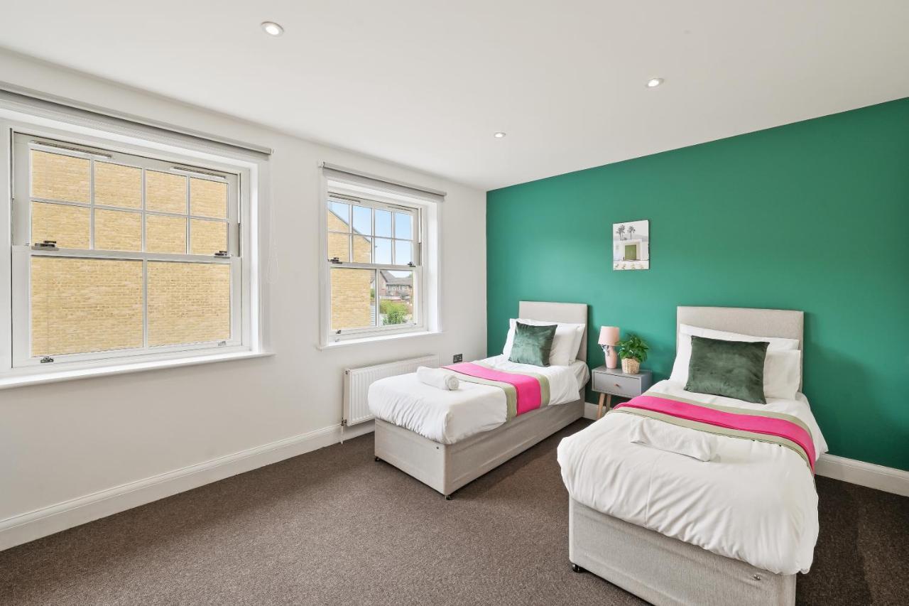 Lovely 4 Bed With Ensuite Free Wifi Off Street Parking In Sutton Morden  外观 照片