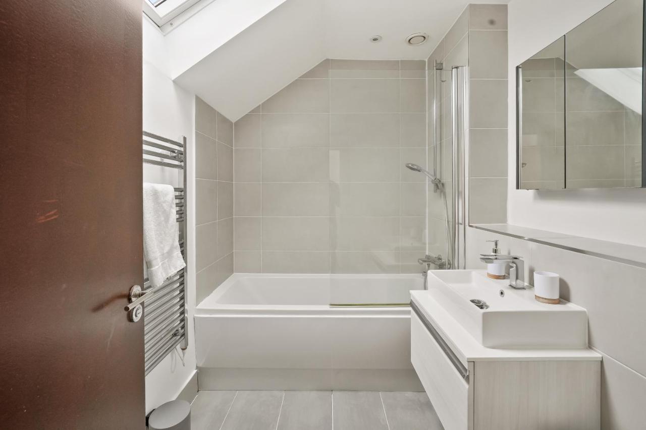 Lovely 4 Bed With Ensuite Free Wifi Off Street Parking In Sutton Morden  外观 照片