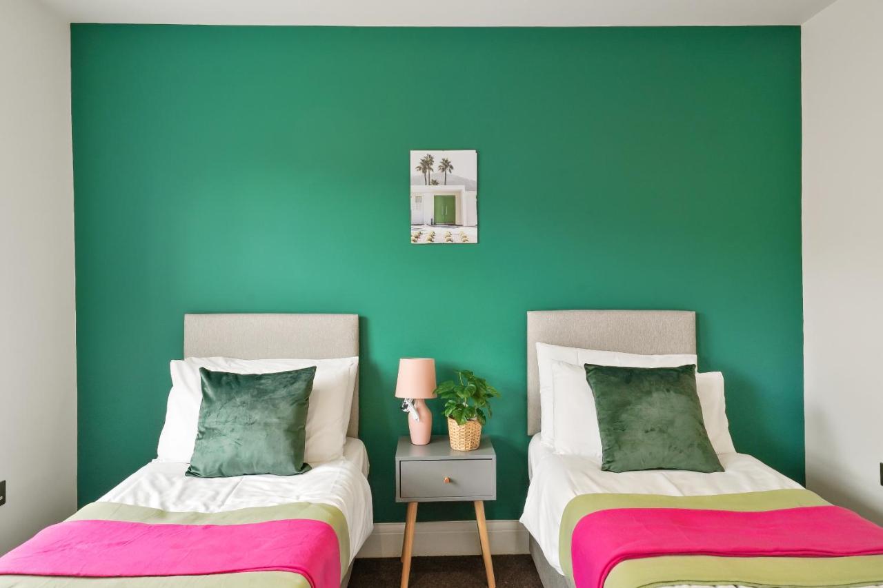 Lovely 4 Bed With Ensuite Free Wifi Off Street Parking In Sutton Morden  外观 照片