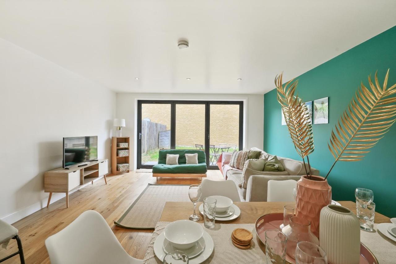 Lovely 4 Bed With Ensuite Free Wifi Off Street Parking In Sutton Morden  外观 照片