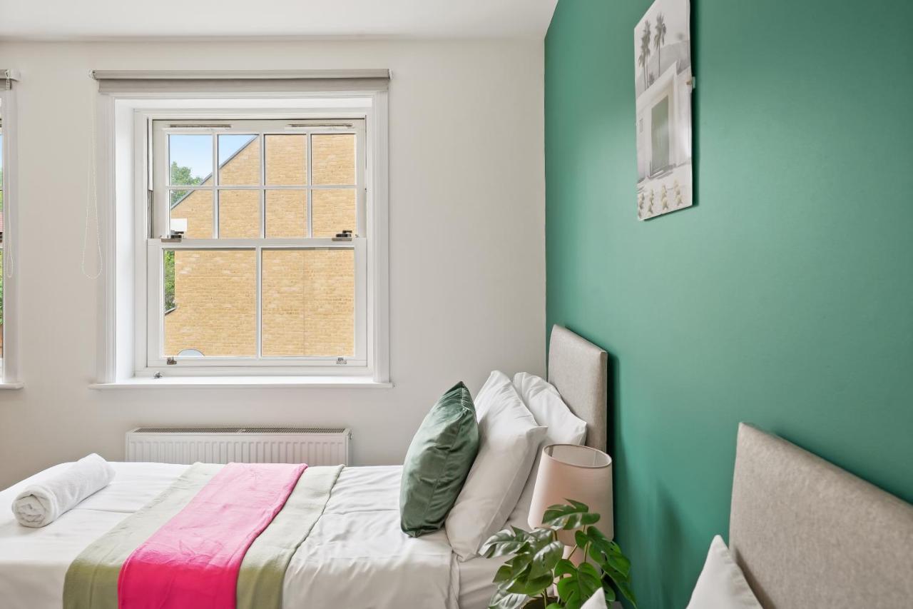 Lovely 4 Bed With Ensuite Free Wifi Off Street Parking In Sutton Morden  外观 照片